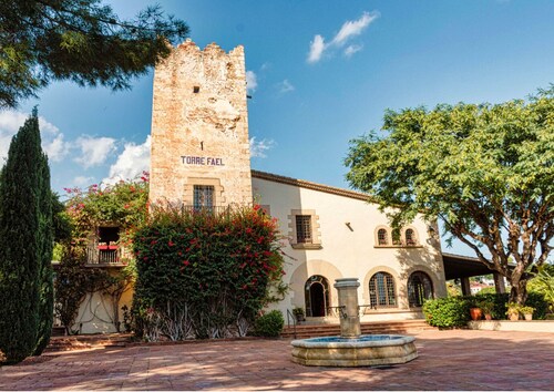 Just 5 minutes from the beach,  15 minutes from Barcelona, Luxury villa 