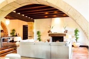 Interior - Just 5 minutes from the beach, 15 minutes from Barcelona, Luxury villa (Castelldefels)