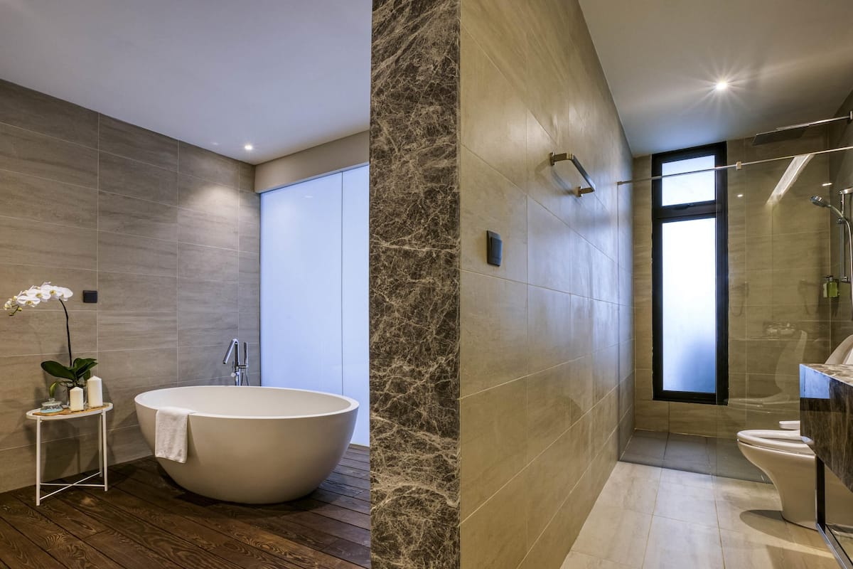 Suite exécutive, 1 lit double | Coffre-fort, ameublement unique, bureau