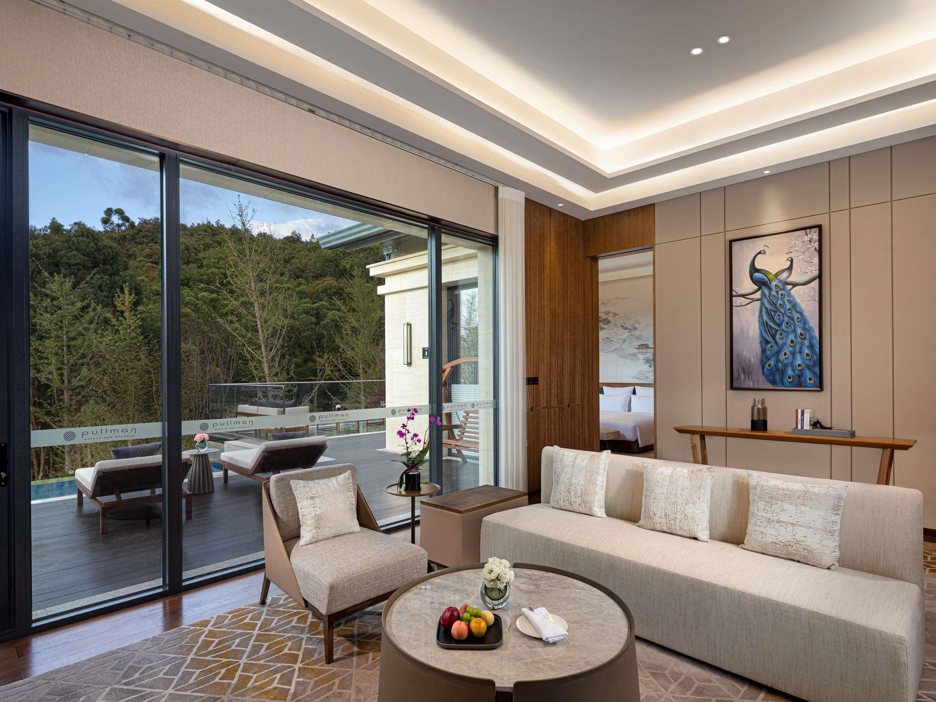 Exklusiv svit - 1 dubbelsäng - balkong - utsikt mot bergen | Minibar, värdeförvaringsskåp på rummet och skrivbord