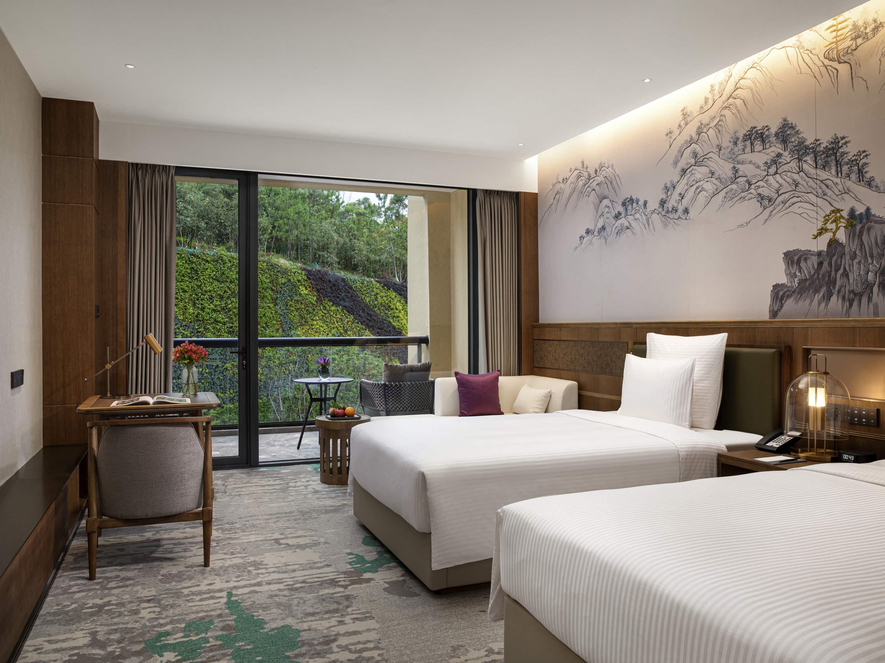 Minibar, safe på rommet, skrivebord og skrivebord for bærbar PC