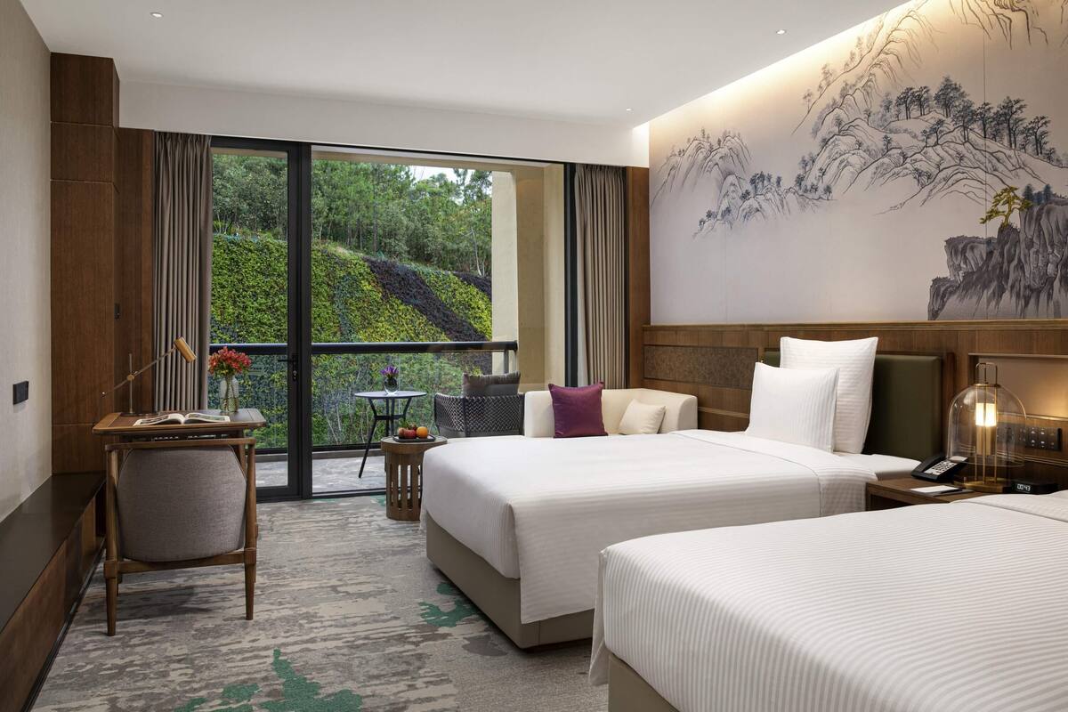 Minibar, in-room safe, desk, laptop workspace