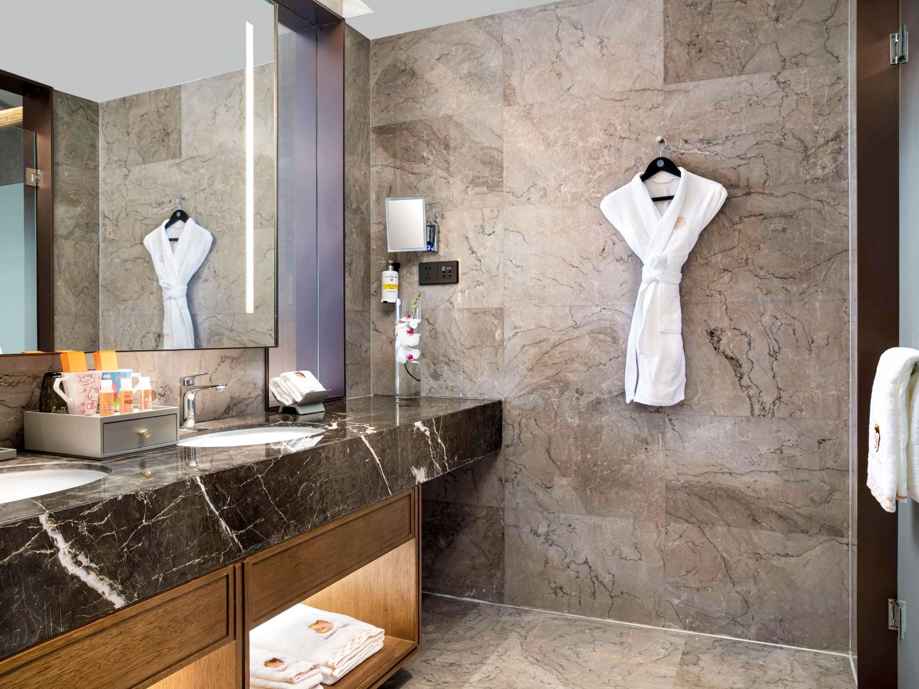 Family Room, 2 Double Beds, City View