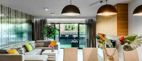 2 chambres, espace de travail pour ordinateur portable