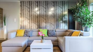 2 habitaciones, espacio para trabajar con laptop y cortinas blackout