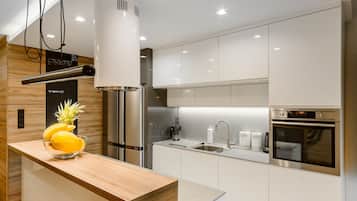 Premium Apartment | Private kitchen | Fridge, oven, stovetop, dishwasher