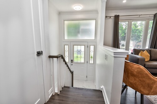 Family Bungalow in South Burlington close to lake, Bronte/Appleby Go/W 3 Parking