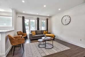 Smart TV, table tennis, books