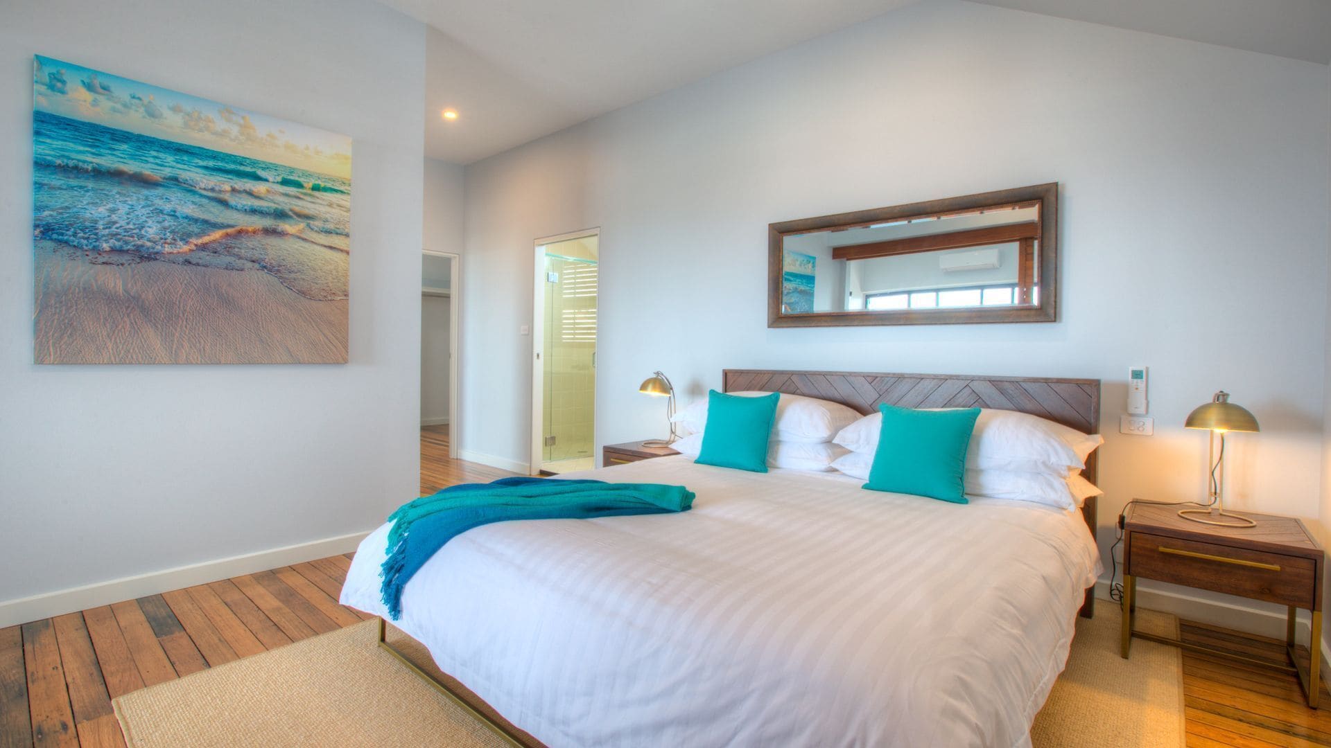 4 bedrooms, WiFi, bed sheets