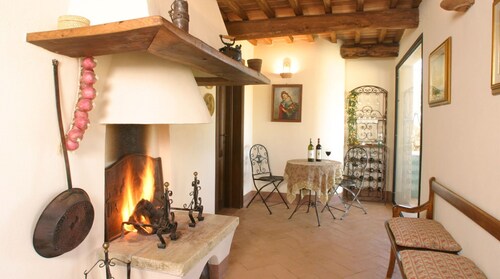 Equipped vacation home in the middle of the Tuscan hills