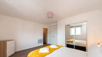 2 bedrooms, iron/ironing board, WiFi, bed sheets