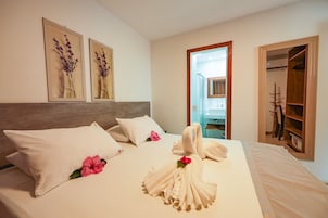 Standard Apartment | Minibar, desk, laptop workspace, free WiFi