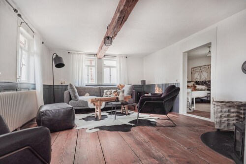 Original Blaues Odenwälder Landhaus mit Garten und Scheune