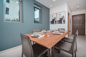 Panoramic Apartment, 2 Bedrooms, City View | Dining room
