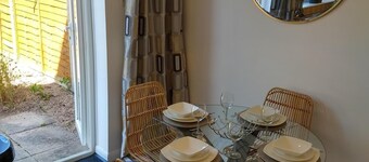 2 bed town house in Stamford 10 minute walk to the town center