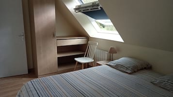 2 chambres, fer et planche à repasser, Wi-Fi, draps fournis