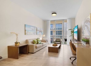 Televisión y oficina 