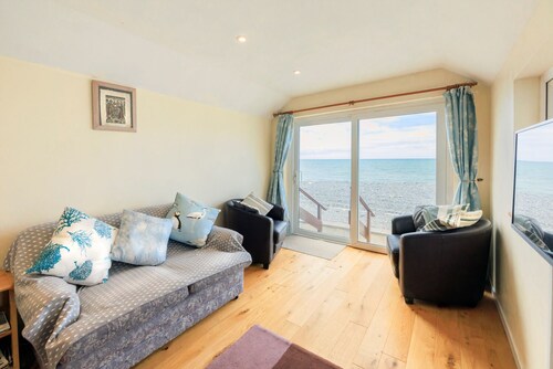 Beach Side House in Beautiful Borth
