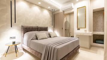 Luxury Apartment | 3 bedrooms, in-room safe, iron/ironing board, free WiFi