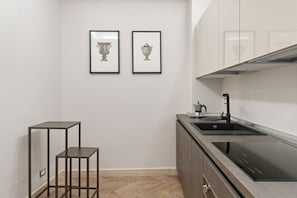 Mikrowelle, Herdplatte, Geschirrspüler