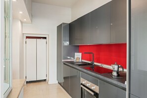 Refrigerador, microondas, parrilla de estufa y lavavajillas 