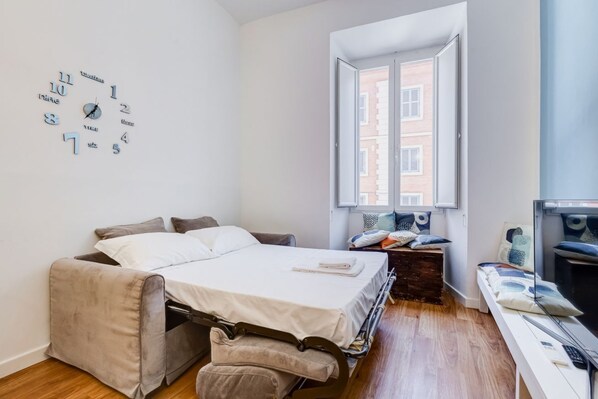 2 habitaciones, escritorio, tabla de planchar con plancha y wifi gratis 