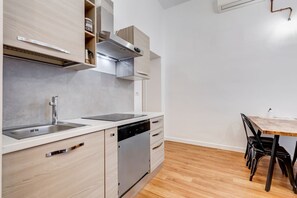 Microonde, forno, piano cottura, lavastoviglie