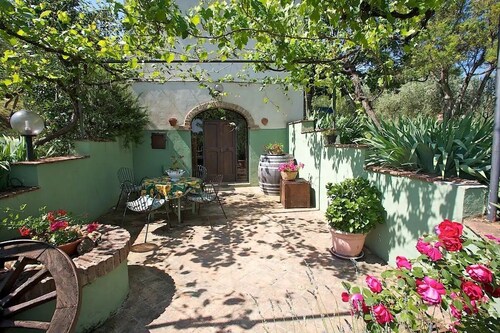 Equipped vacation home nestled in the typical Tuscan hills