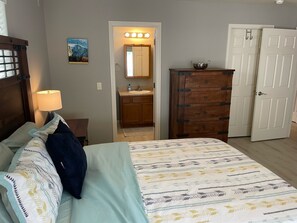 3 bedrooms, desk, iron/ironing board, free WiFi