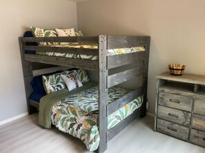3 Schlafzimmer, Schreibtisch, Bügeleisen/Bügelbrett, kostenloses WLAN