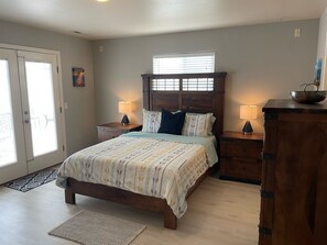 3 habitaciones, escritorio, tabla de planchar con plancha y wifi gratis 