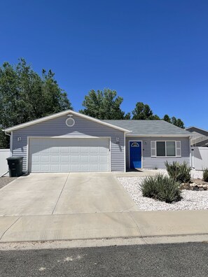 Exterior - Cozy home, easy access to downtown and Lunch Loops (Grand Junction)