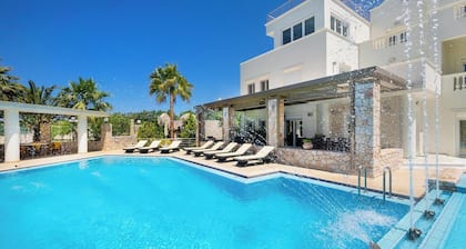 Epavlis Akrotiri Chania, 5 BD, 5 BA, luxurious Villa, private pool of 130 sqm!