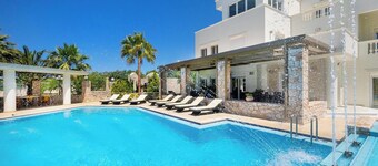 Epavlis Akrotiri Chania, 5 BD, 5 BA, luxurious Villa, private pool of 130 sqm!