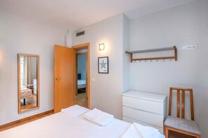 2 bedrooms, iron/ironing board, WiFi, bed sheets