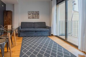 TV, offices - Eixample 2 bedroom with private terrace (Barcelona)