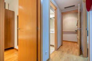 Interior - Eixample 2 bedroom with private terrace (Barcelona)