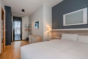 1 chambre, bureau, fer et planche à repasser, Wi-Fi