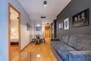 TV, offices - 1 bedroom with balcony in Eixample (Barcelona)