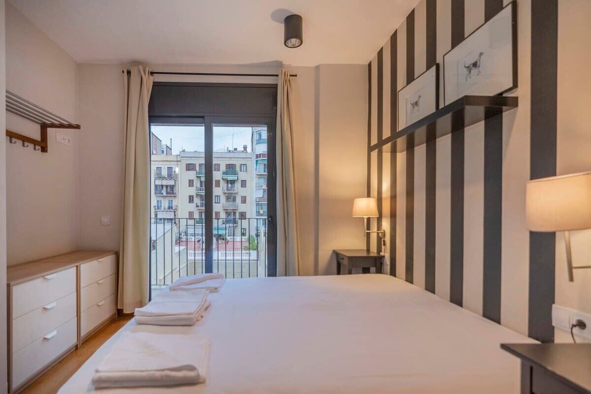 2 slaapkamers, een bureau, een strijkplank/strijkijzer, wifi