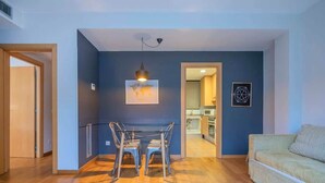 Unclassified image, 5 of 27, button - Plaza España 2 bedroom with balcony (Barcelona)