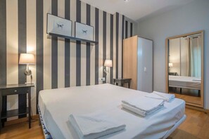 2 bedrooms, desk, iron/ironing board, WiFi