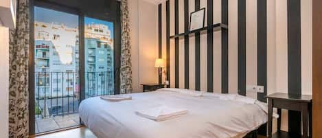 1 chambre, bureau, fer et planche à repasser, Wi-Fi