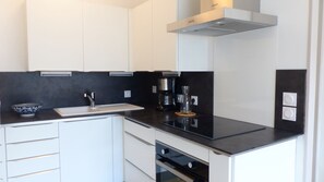 Fridge, microwave, oven, coffee/tea maker