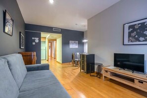 TV - 2 bedroom with balcony in Eixample district (Barcelona)