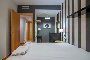 2 soverom, skrivebord, strykejern/-brett og wi-fi