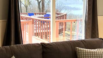 Smart-TV, DVD-Player, Bücher