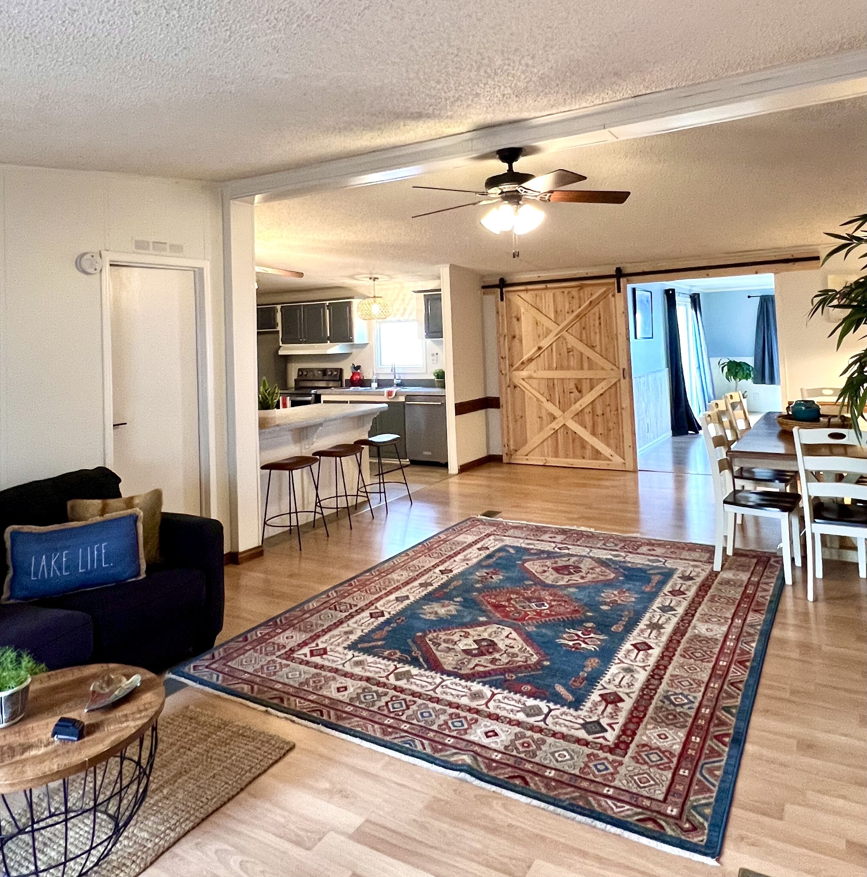 Lakeview Sunset Oasis on Pettit Mountain near Tahlequah, 4 min drive to