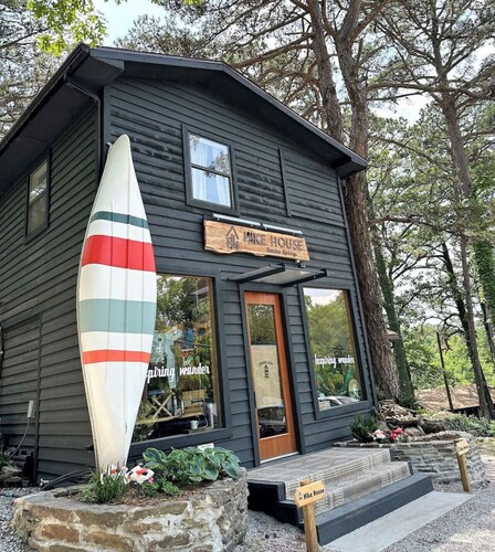Airstream  Bambi with Hot Tub and outdoor kitchen