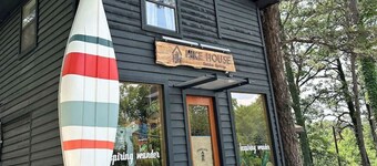 Airstream  Bambi with Hot Tub and outdoor kitchen